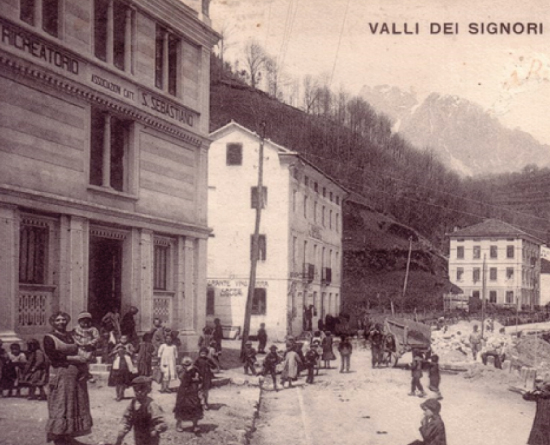 Foto storica, color seppia, dell'Asilo Valli
