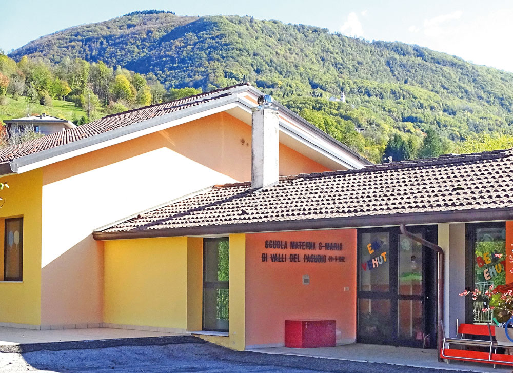 Entrata della scuola dell'infanzia Santa Maria di Valli del Pasubio